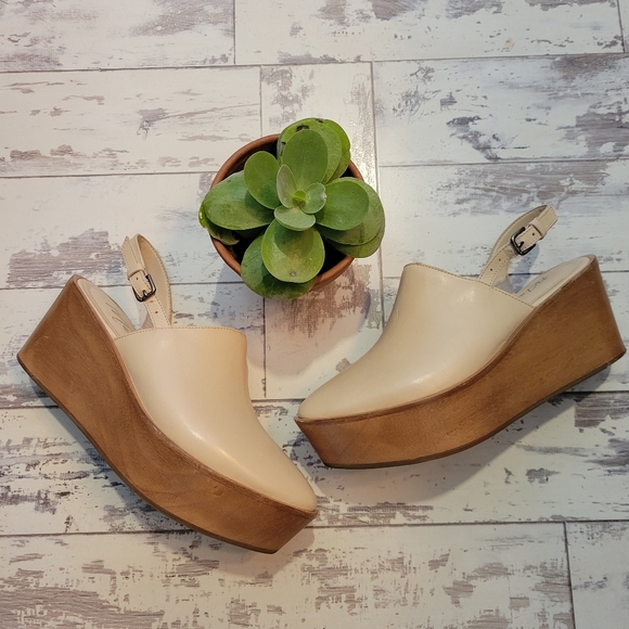 Matisse Shoes - HP🖤 Matisse Eyals Leather Wooden Wedge Size 7